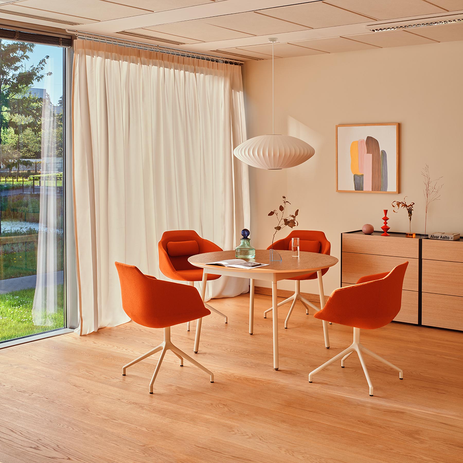 Moderner Büroschrank Viga V25M von Mdd, elegantes Design in mattem Grau, praktische Fächer für optimale Organisation von Büromaterialien.