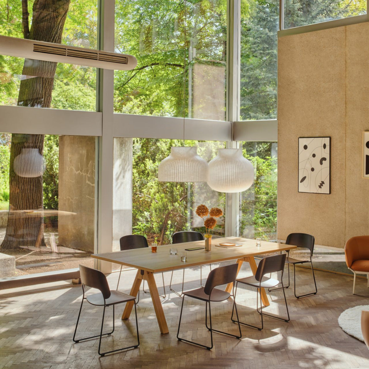 Moderner Viga V240SM Esstisch aus edlem Dunkelholz, rechteckig, perfekt für einladende Esszimmer und gesellige Zusammenkünfte.
