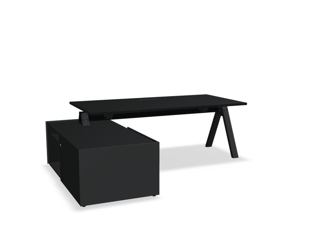 Chefschreibtisch Viga von Mdd in Dunkle Walnuss mit anodisiertem Aluminium-Gestell, Naturholz-Eichenfuss und Furnier-Arbeitsplatte im Büroraum.