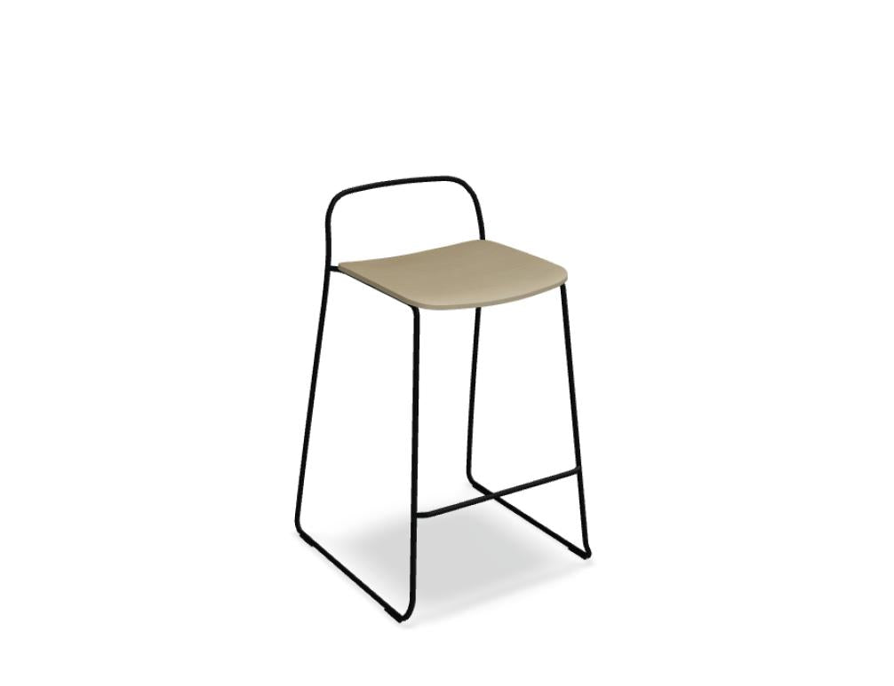 Afi AF06 Barhocker von Mdd mit schlankem Gestell, gepolstertem Sitz und Fußstütze für moderne Küchen und Bars.