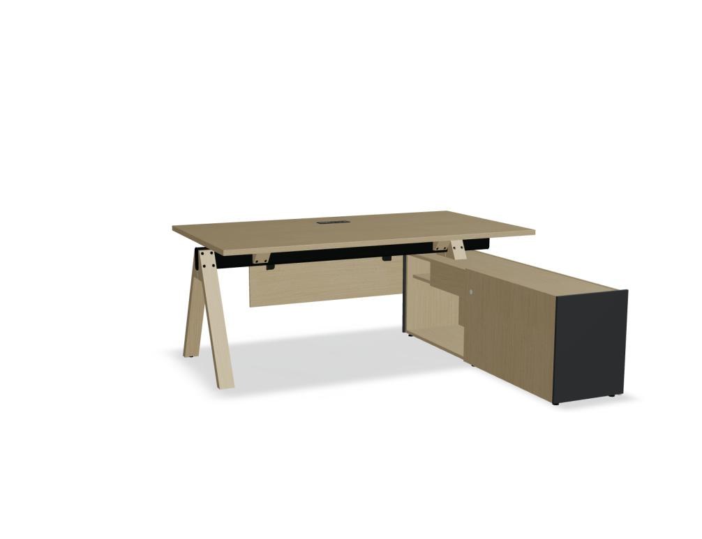 Chefschreibtisch Viga von Mdd in Dunkle Walnuss mit anodisiertem Aluminium-Gestell, Naturholz-Eichenfuss und Furnier-Arbeitsplatte im Büroraum.