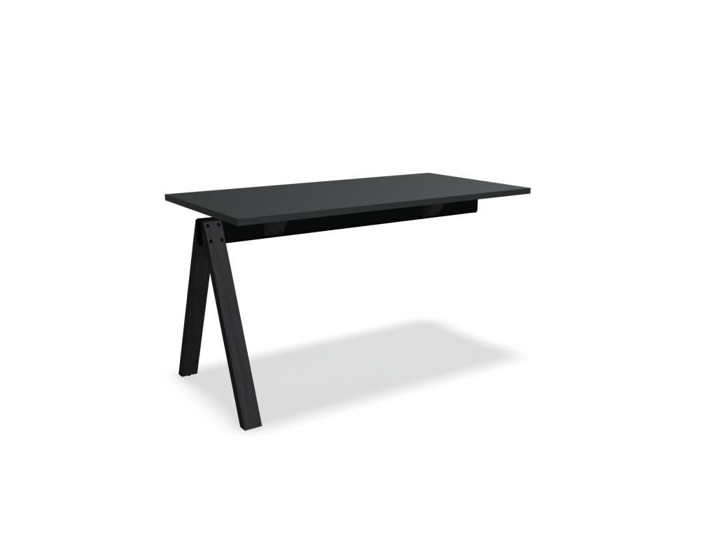 Hochtisch Viga von Mdd in Dunkler Walnuss mit schwarzem Aluminiumgestell und Eichenfuss, Masse 160x80x110 cm, Gesamtansicht des Tisches.