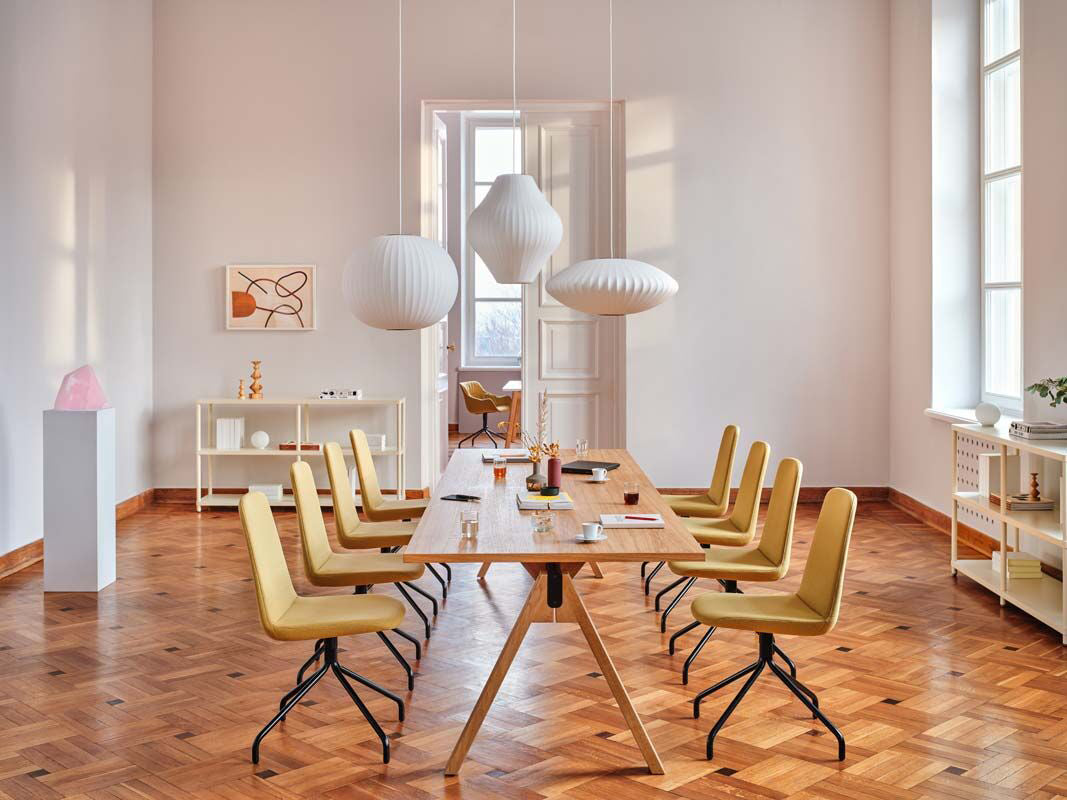 Eleganter Viga V16E4 Schreibtisch mit minimalistischer Ästhetik, ideal für stilvolle Büros und kreative Arbeitsplätze.