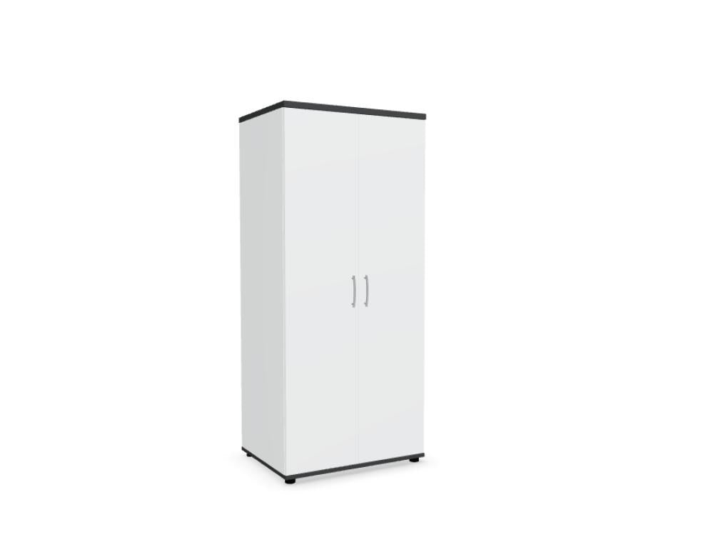 Kleiderschrank mit Front in Eiche Natur und Korpus in Weiss Pastell, Melaminplatte mit ABS-Umleimer, Aluminiumgriffe, rechteckige Form.