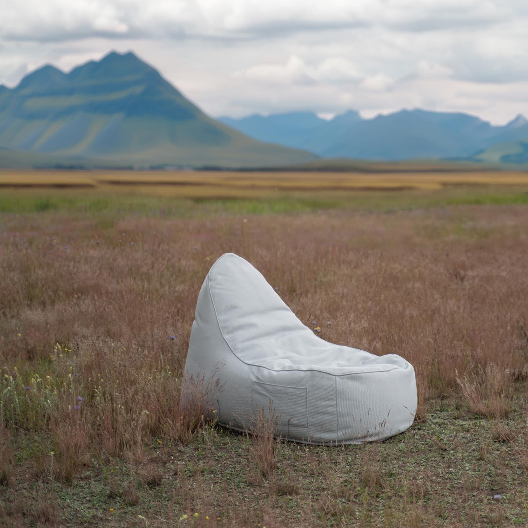Bequemer Filo FL01 Sitzsack von Mdd in elegantem Hellgrau, ideal für entspannte Stunden und stilvolle Einrichtung.