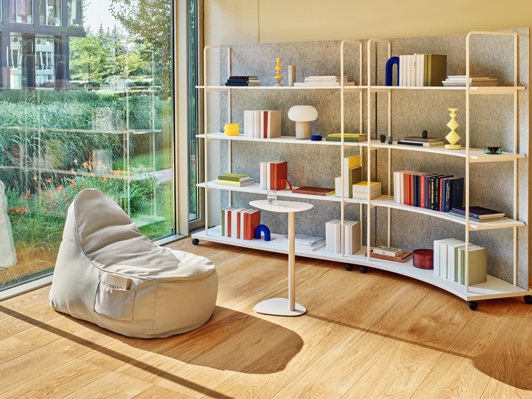 Modernes Tanca TC01 Standregal von Mdd, ideal zur stilvollen Organisation und Präsentation von Büchern und Dekorationselementen.