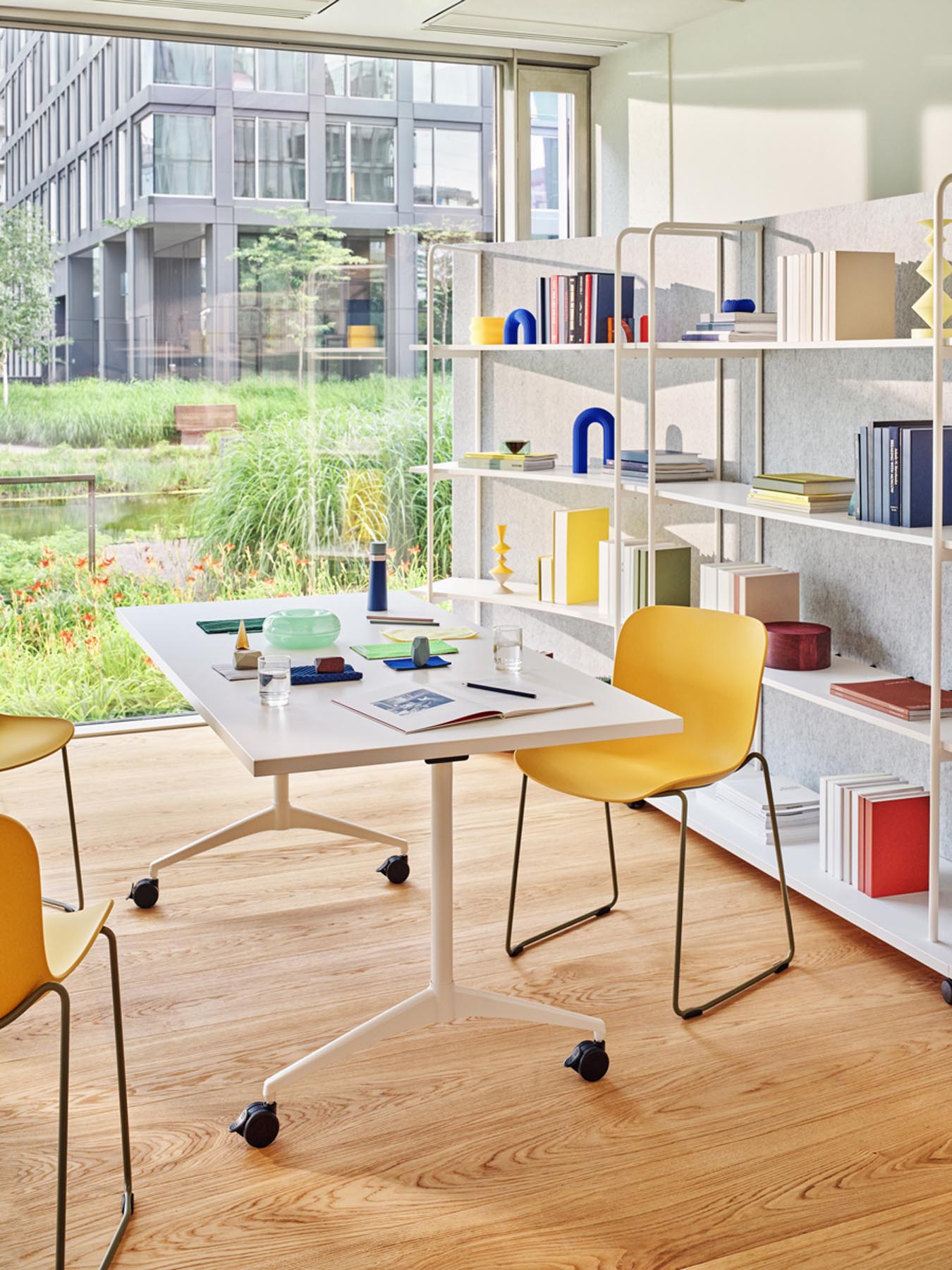 Modernes Tanca TC03 Standregal von Mdd in heller Holzoptik, ideal für stilvolle Aufbewahrung und Dekoration in jedem Raum.