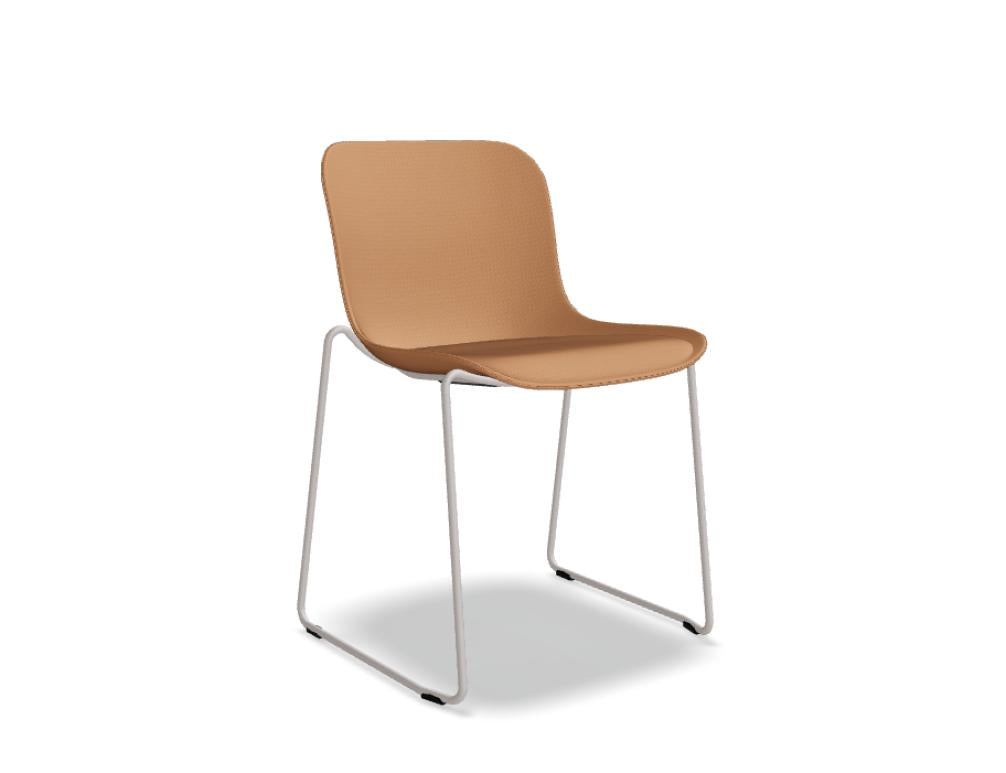 Stuhl Baltic 2 Classic BLK4P28 mit schwarzem Kufen-Gestell, geradliniges Design, gepolsterte Sitzfläche, modernes Möbelstück für Esszimmer oder Büro, abgebildet in klassischem Schwarz