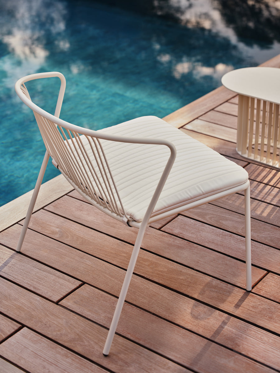 Eleganter Bris BRS07 Outdoor-Sessel von Mdd, ideal für entspannte Stunden im Freien, mit stilvollem Design und komfortablem Sitz.