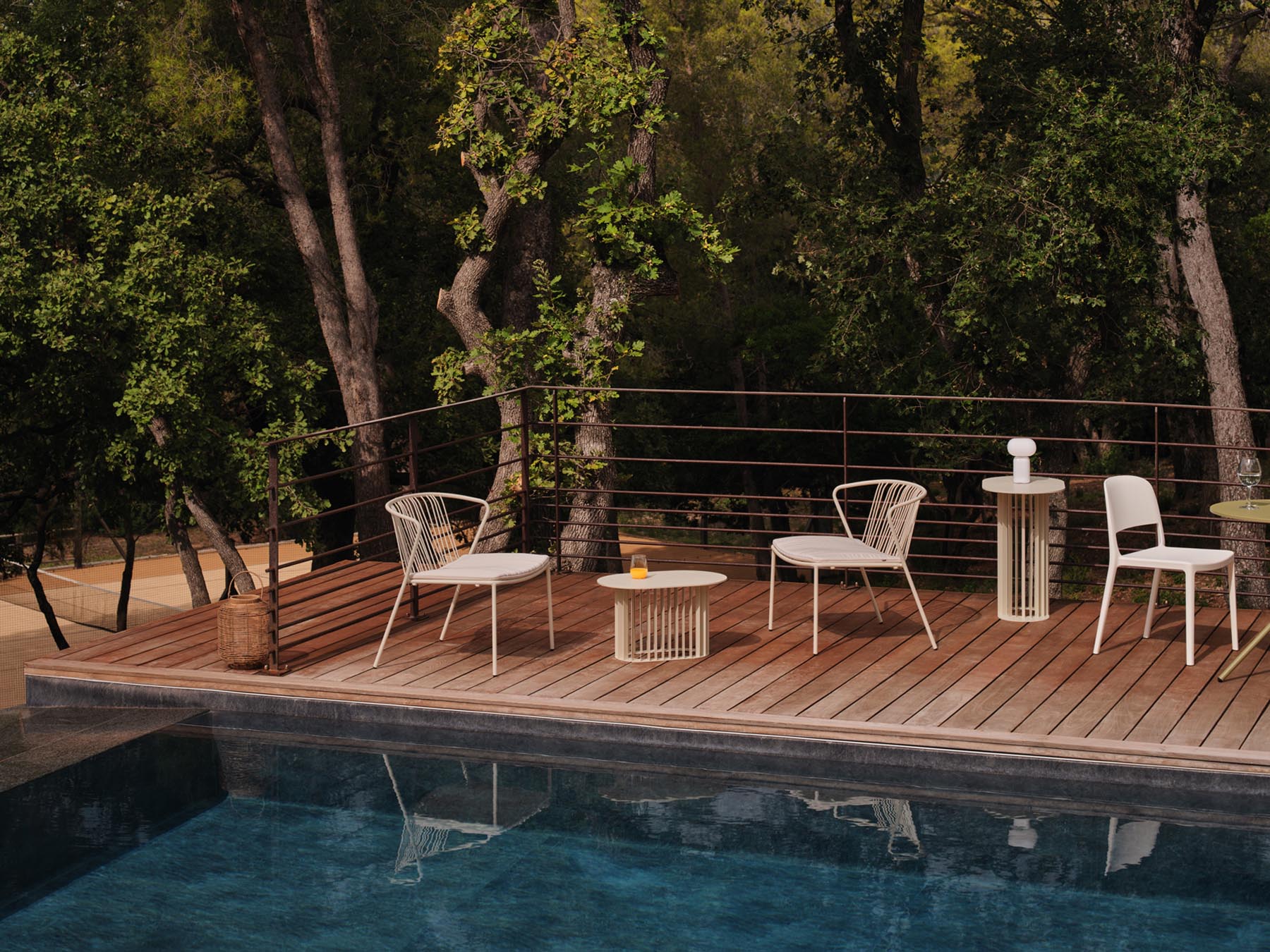 Stylischer Bris BRS07 Outdoor-Sessel von Mdd, perfekt für Garten und Terrasse, vereint modernes Design mit hohem Sitzkomfort.