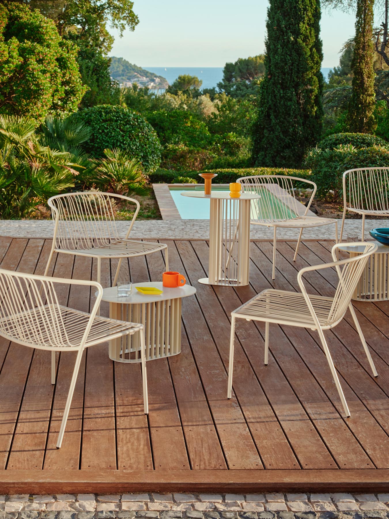 Eleganter Bris BRS07 Outdoor-Sessel von Mdd, ideal für entspannte Stunden im Freien, kombiniert Stil und Bequemlichkeit.