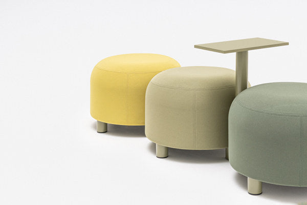 Produktfoto von Dots Zubehör: Tisch mit lackierter MDF-Platte und Gestell aus pulverbeschichtetem Metall in Gelb Halbmatt, für Sitzhocker-Systeme.