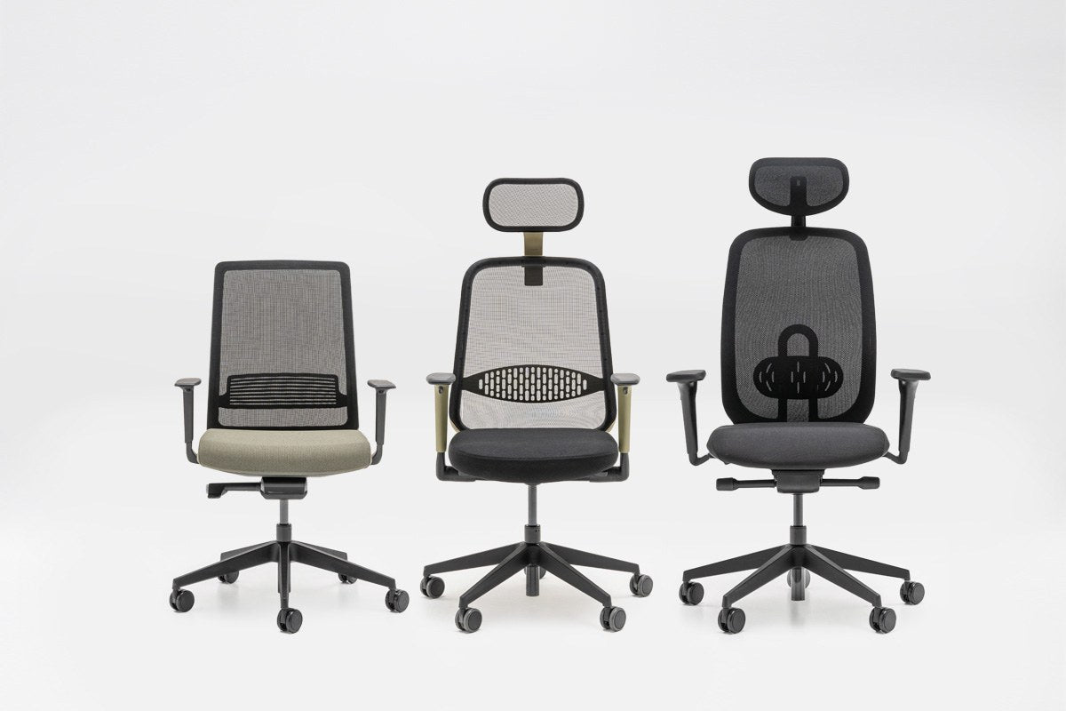 Drei Bürostühle der Modelle Astro, Ollie und Apex von Mdd nebeneinander, mit unterschiedlichen Farben, Armlehnen und Rollen für weiche Böden.
