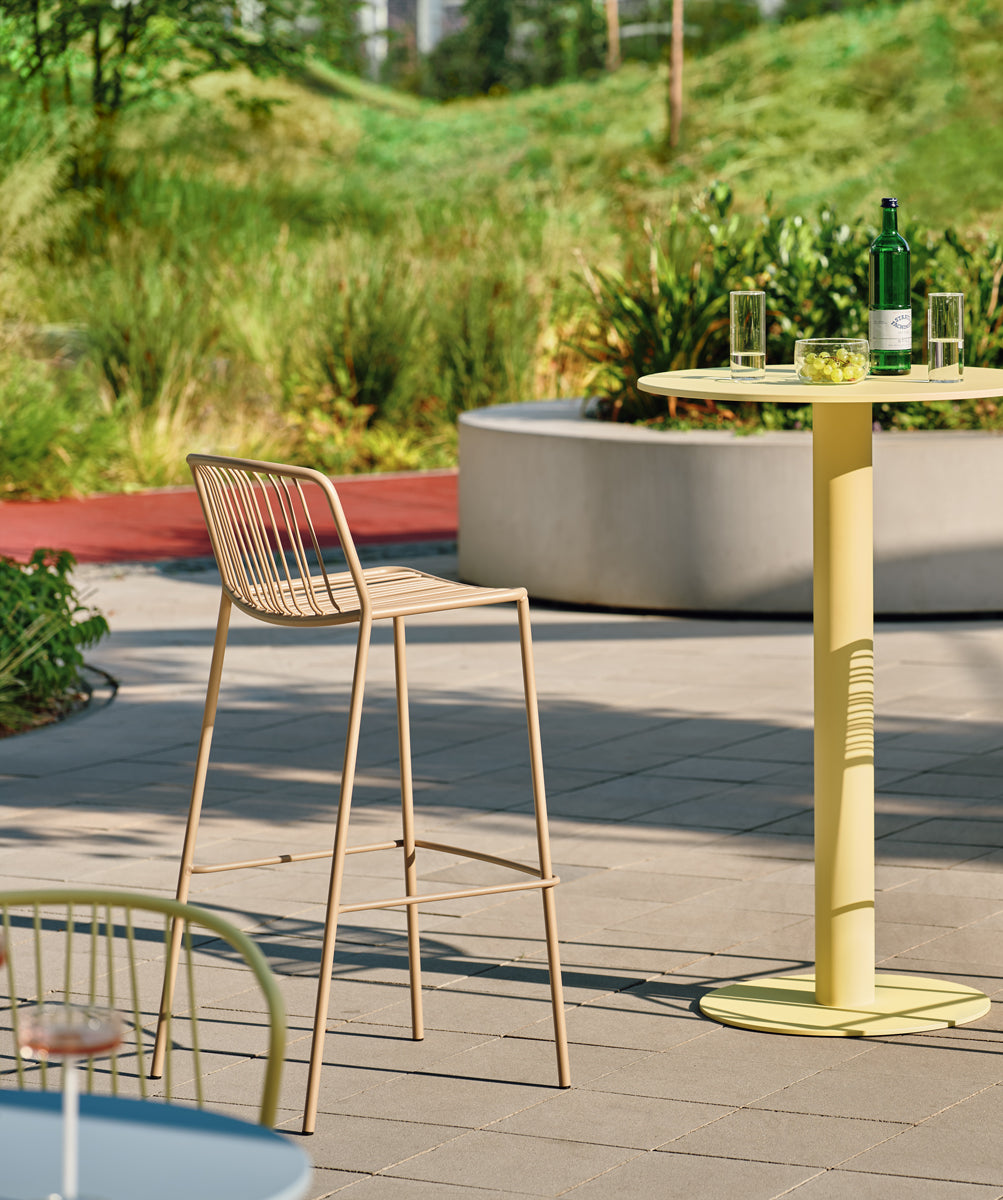 Moderner Outdoor-Hochtisch Bolt OST611 von Mdd, ideal für entspannte Stunden im Freien, robust und stilvoll für jede Terrasse.