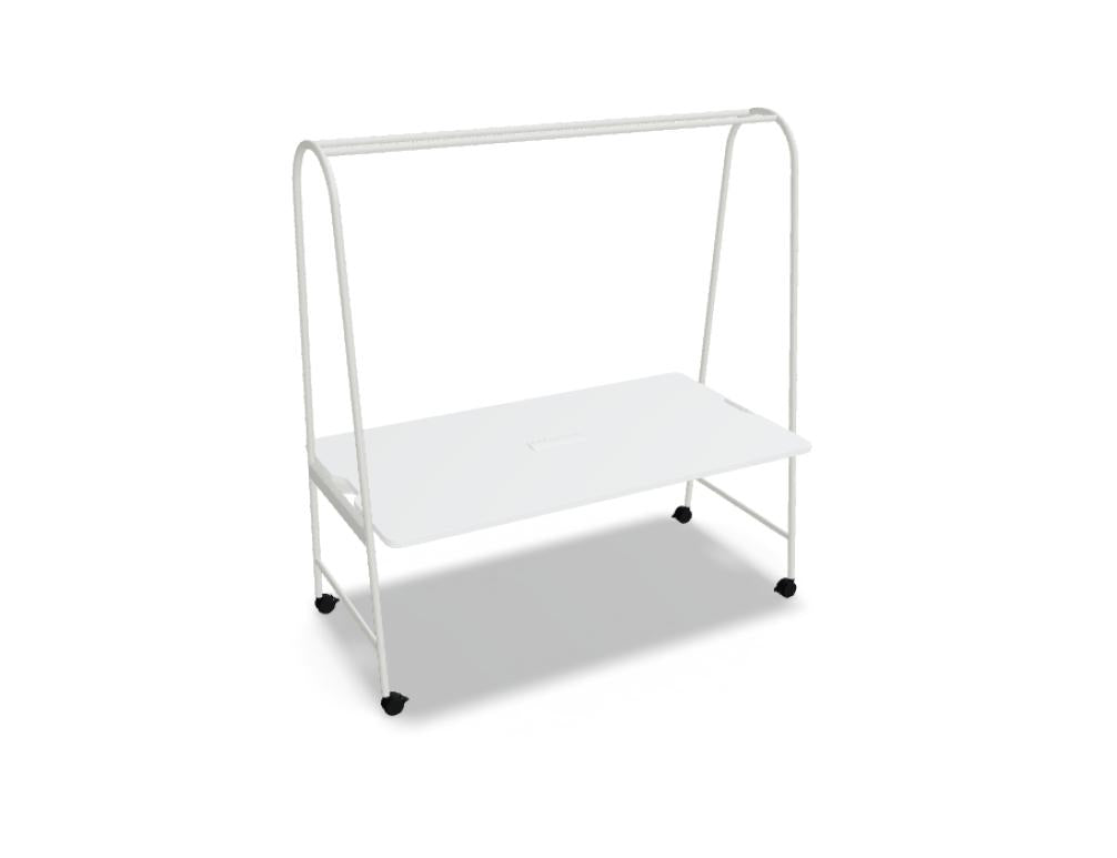 Eleganter Esstisch Ampla AURZ01 von Mdd in warmem Holzton, robuste Holzstruktur, rechteckige Form, klare Linien, ideal für modern-minimalistischeDining-Room-Atmosphäre.