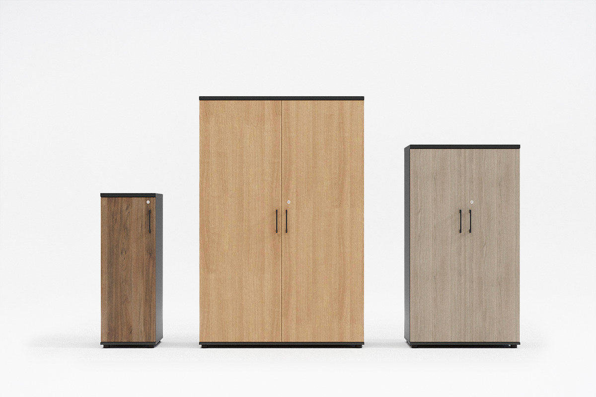 Büroschrank Standard von Mdd in Weiss Pastell mit Front in Eiche Natur, Melaminplatte mit ABS-Umleimer, Aluminium-Griff und Patentschloss.