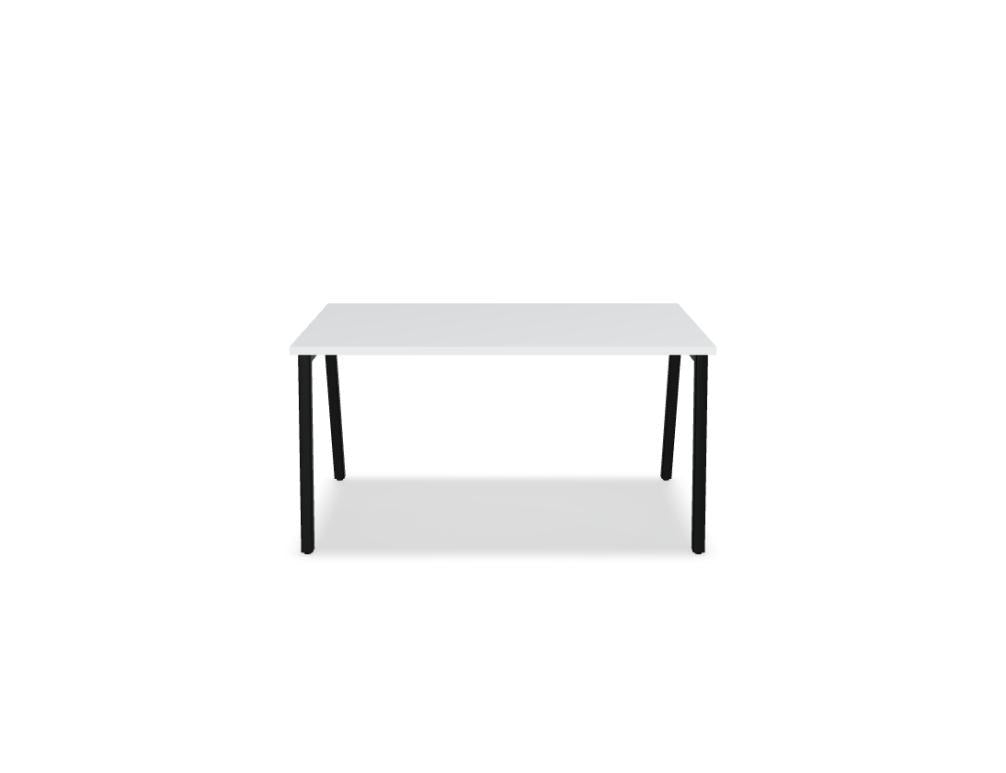 Schreibtisch Ogi M von Mdd mit Tischplatte in Honigeiche und schwarzem Metallgestell im 40x40 mm Profil, schräge Beine.