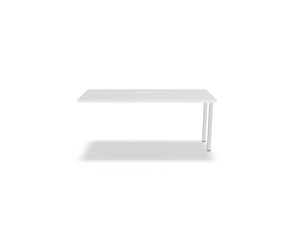 Schreibtisch Ogi M von Mdd mit Tischplatte in Honigeiche und schwarzem Metallgestell im 40x40 mm Profil, schräge Beine.