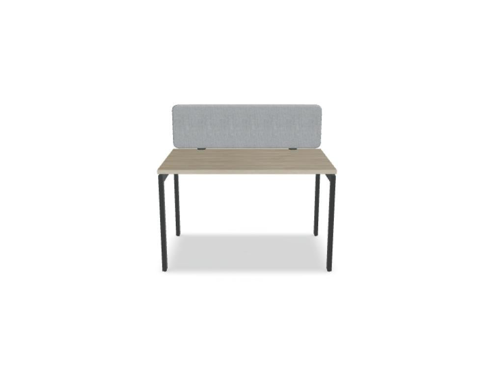 Schreibtisch Ogi U von Mdd mit Tischplatte in Honigeiche und pulverbeschichtetem, schwarzem Metallgestell im minimalistischen Design.