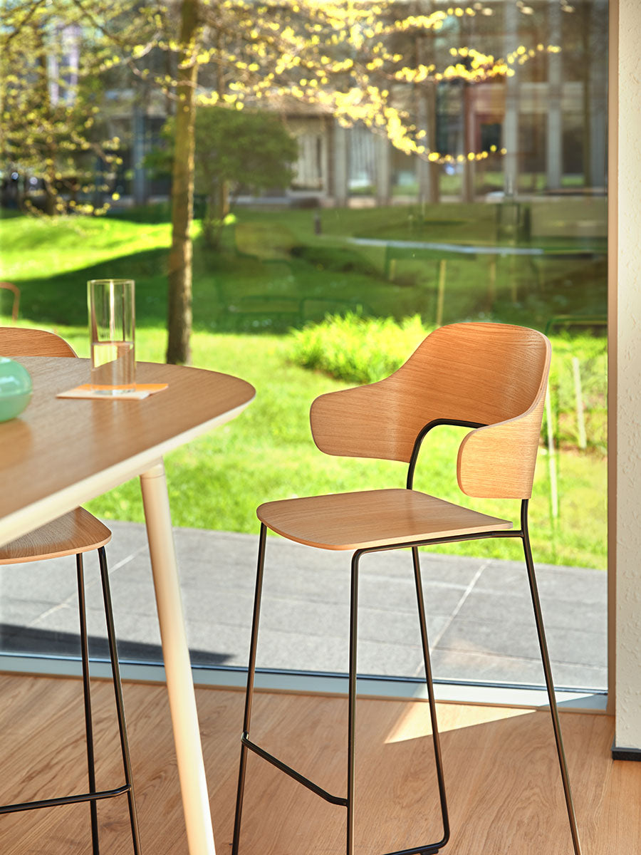 Eleganter Afi AF08 Barhocker von Mdd, ideal für stilvolle Küchen und Bars, mit komfortabler Sitzschale und minimalistischer Ästhetik.