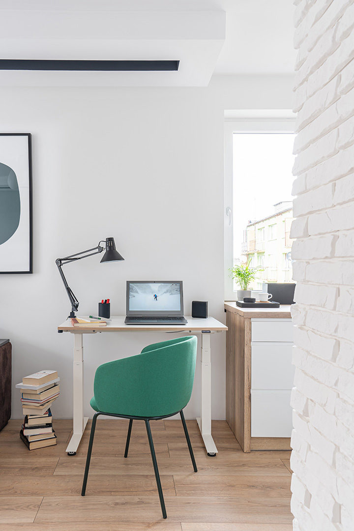 Moderner Schreibtisch Compact Drive CDR70 von Mdd mit elektrisch verstellbarer Höhe, ideal für ergonomisches Arbeiten und stilvolles Design.
