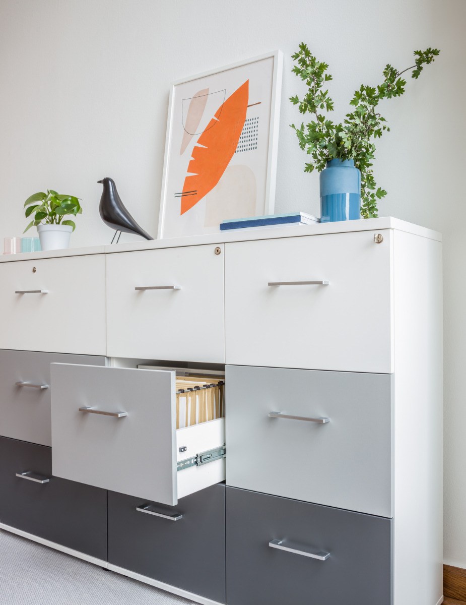 Büroschrank Standard von Mdd aus Melaminplatte mit Hängeregisterschubladen und Griffen