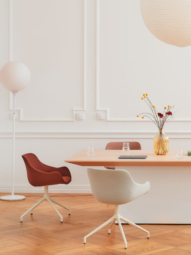 Eleganter Schreibtisch Gravity GAV7 von Mdd, der mit klaren Linien und stilvollem Design eine inspirierende Arbeitsumgebung schafft.