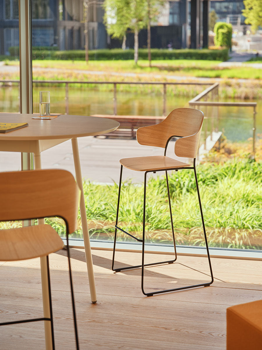 Moderner Afi AF03 Barhocker von Mdd, perfekt für trendige Gastronomien, bietet hohen Sitzkomfort und ein ansprechendes, minimalistisches Design.