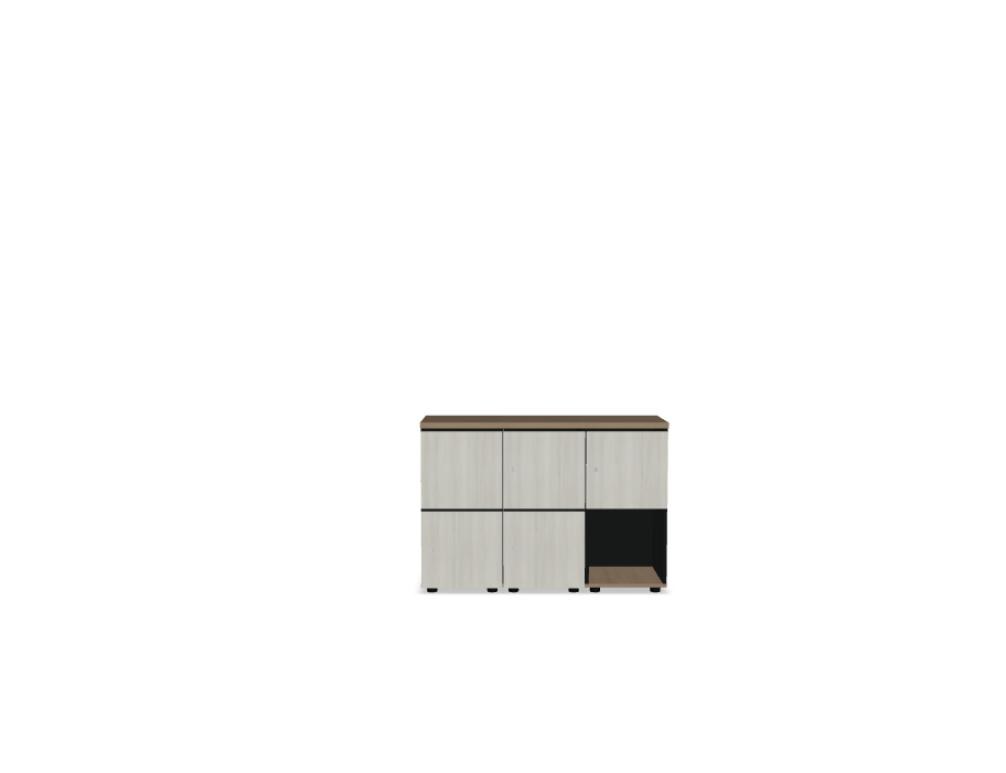 Weisser Schliessfachschrank mit roter Front, mehreren Fächern, Melaminplatte, Patentschloss und Standfüssen, Modell Locker Standard.