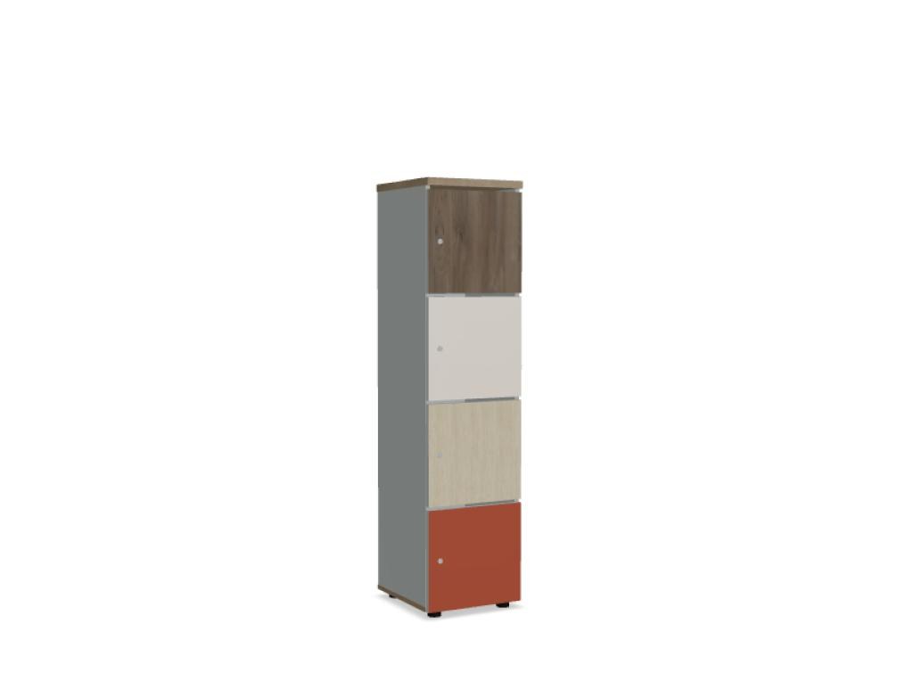 Weisser Schliessfachschrank mit roter Front, mehreren Fächern, Melaminplatte, Patentschloss und Standfüssen, Modell Locker Standard.