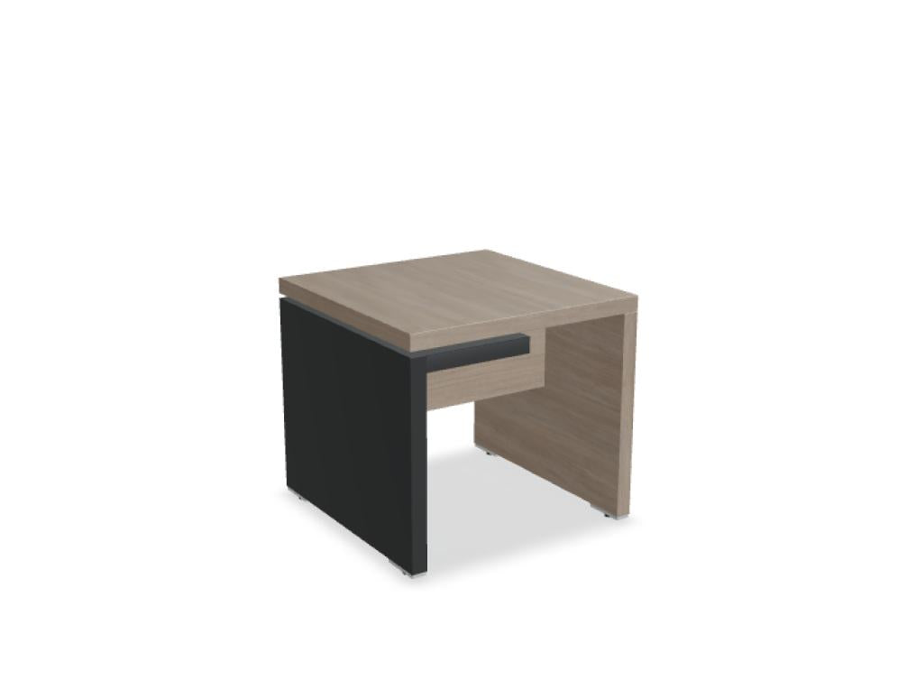 Beistelltisch Mito MIT29 von MDD in modernem, minimalistischen Design mit hellem Holzfinish und schwarzem Metallrahmen – ideal als liebevoll gesetzter Akzent im Wohnzimmer.