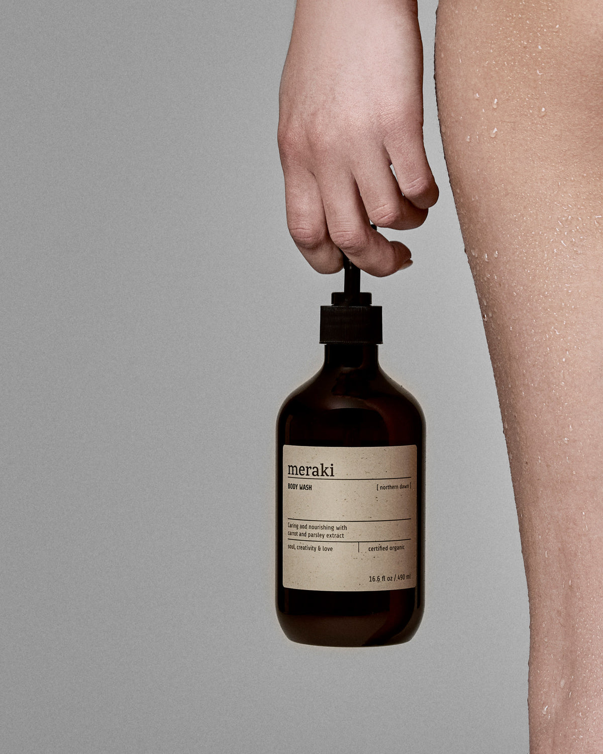 Body wash, Northern dawn in Braun präsentiert im Onlineshop von KAQTU Design AG. Duschmittel + Shampoo ist von Meraki