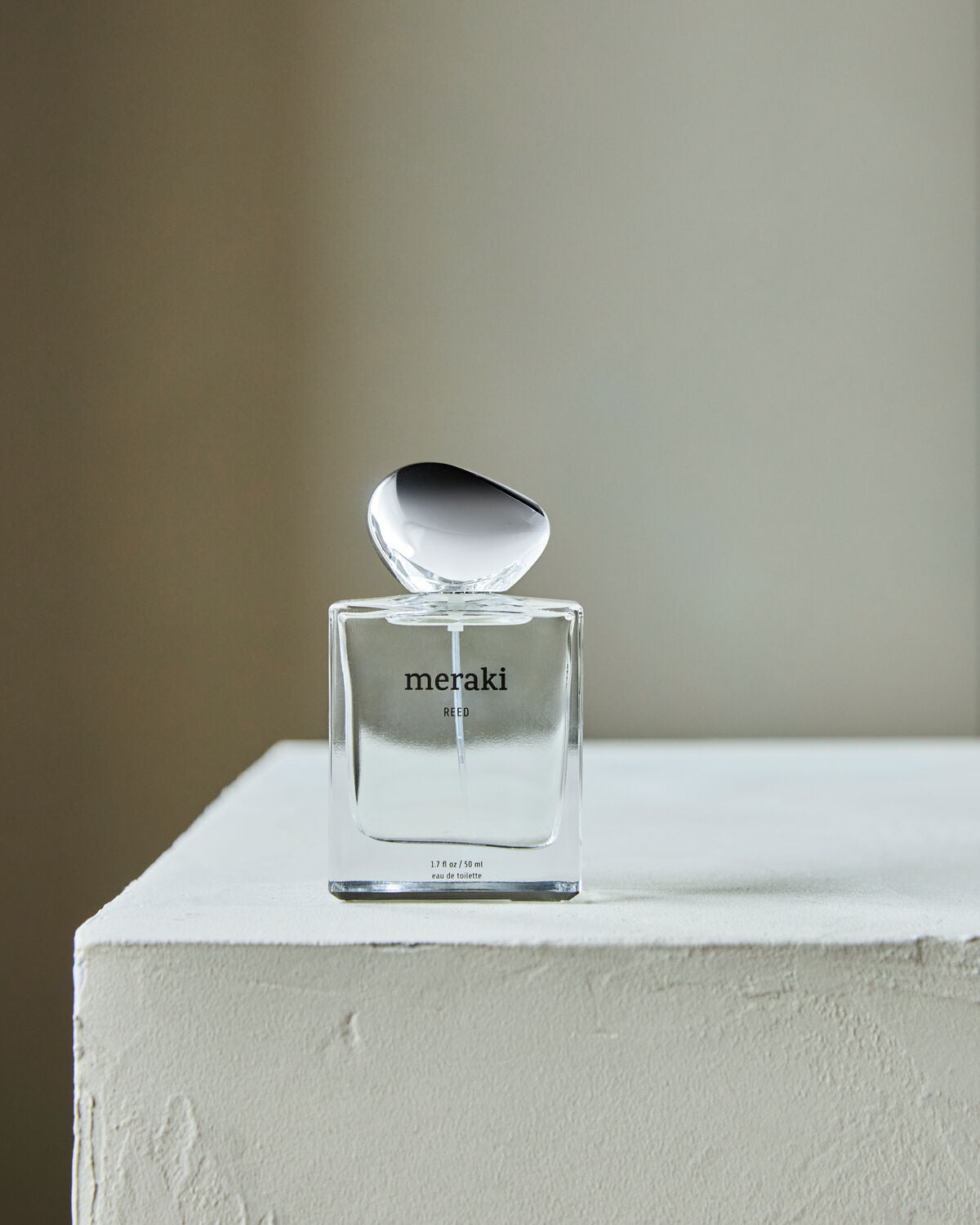 Elegantes Eau de Toilette von Meraki in 50 ml, umhüllt von einem stilvollen Design, ideal für die tägliche Körperpflege.