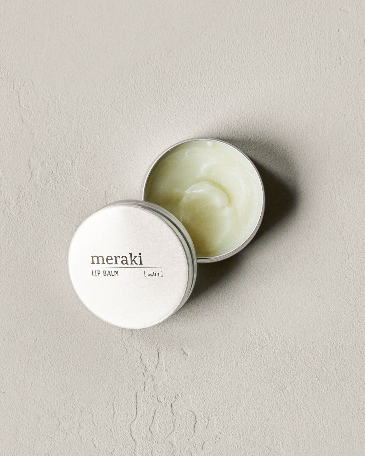Satin Lip Balm von Meraki in einer eleganten 20 ml Tube, ideal für geschmeidige Lippenpflege und Feuchtigkeit. Perfekt für die tägliche Anwendung.