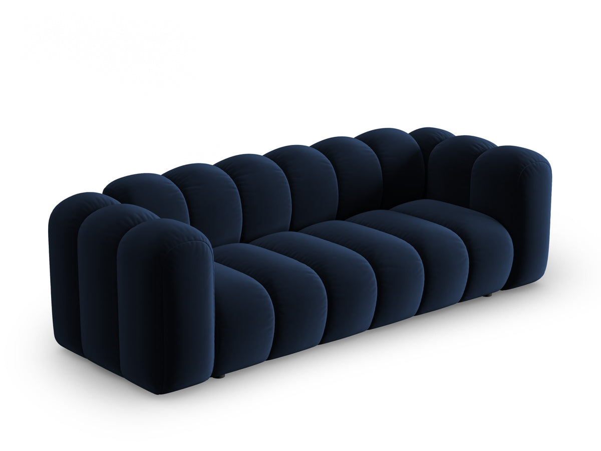 Lupine Velour Sofa 3 Sitzer in Royal Blue-Salvador präsentiert im Onlineshop von KAQTU Design AG. 3er Sofa ist von Micadoni