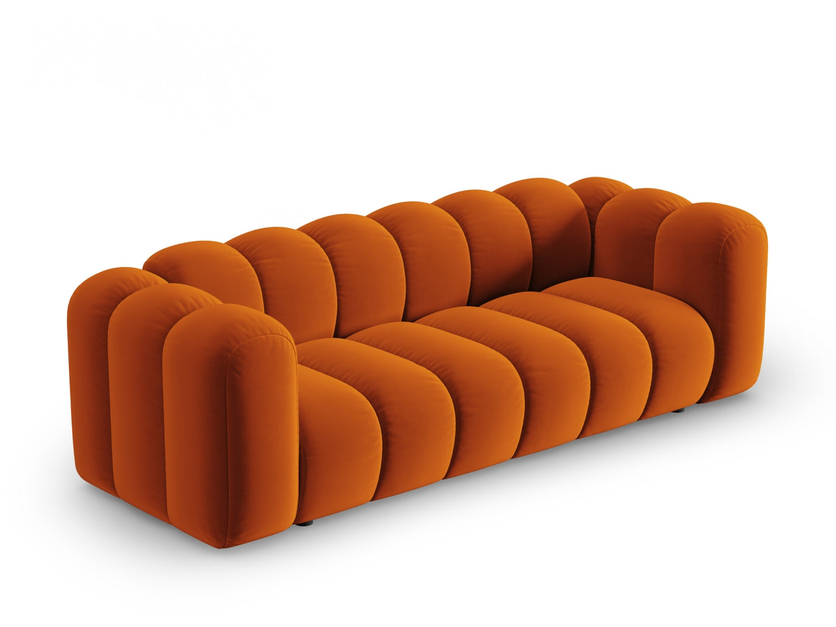 Lupine Velour Sofa 3 Sitzer in Terracotta-Salvador präsentiert im Onlineshop von KAQTU Design AG. 3er Sofa ist von Micadoni