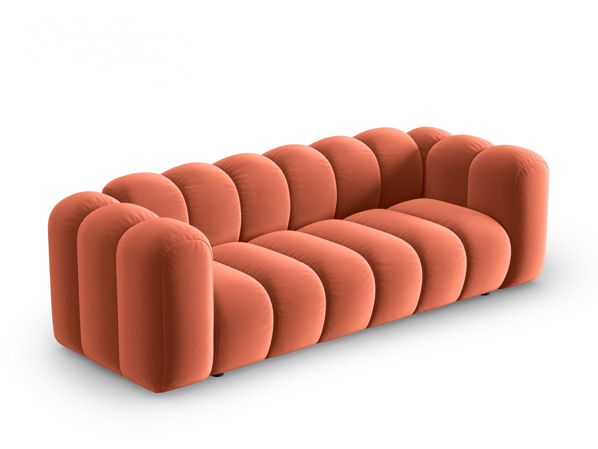 Lupine Velour Sofa 3 Sitzer in Coral-Salvador präsentiert im Onlineshop von KAQTU Design AG. 3er Sofa ist von Micadoni