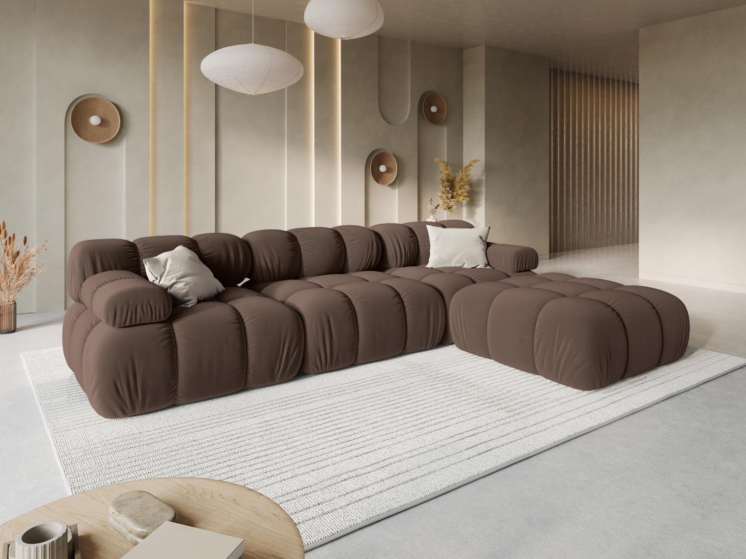 Elegantes Bellis Velour 3-Sitzer Sofa in Dunkelbraun, ideal für stilvolle Wohnräume, präsentiert in einem modernen Ambiente.