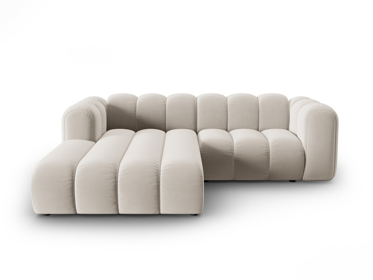 Lupine Velour modulares Ecksofa links 3 Sitzer in Beige-Salvador präsentiert im Onlineshop von KAQTU Design AG. L-Sofa links ist von Micadoni