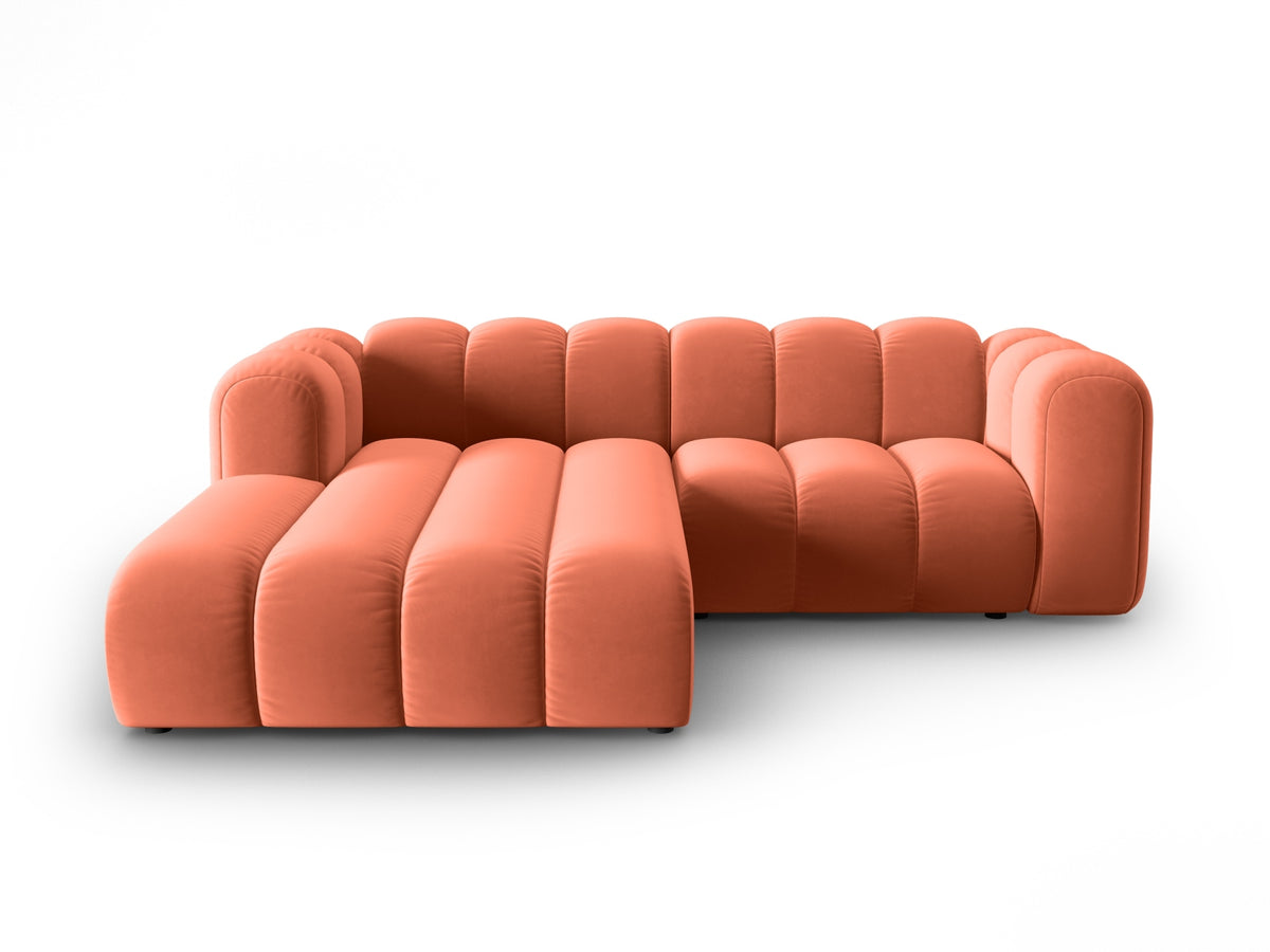 Lupine Velour modulares Ecksofa links 3 Sitzer in Coral-Salvador präsentiert im Onlineshop von KAQTU Design AG. L-Sofa links ist von Micadoni