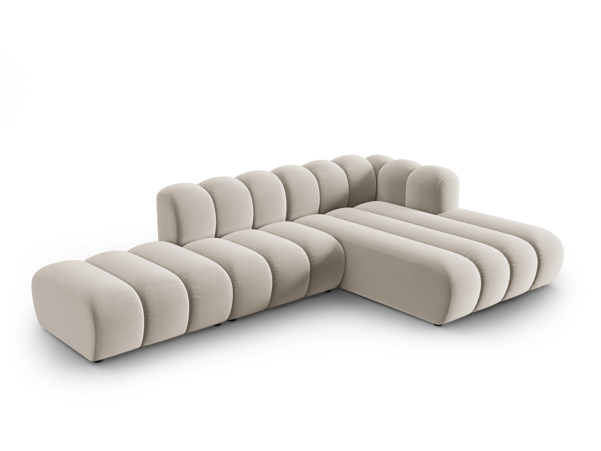 Lupine Velour modulares Ecksofa open rechts 5 Sitzer in Beige-Salvador präsentiert im Onlineshop von KAQTU Design AG. L-Sofa rechts ist von Micadoni