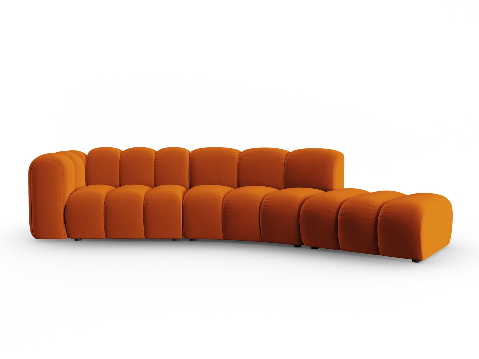 Elegantes, terracotta-farbenes 5-Sitzer Sofa von Micadoni, ideal für moderne Wohnräume, mit modularer Bauweise und stilvollem Velourbezug.