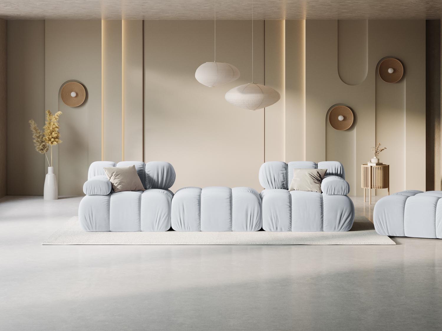 Elegantes Bellis Velour Sofa in sanftem Hellblau, ideal für stilvolle Wohnräume. Modulares Design für individuelle Anpassung.