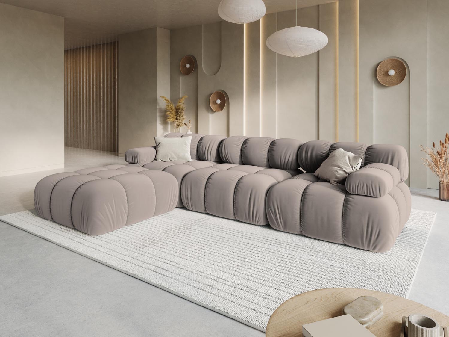 Elegantes Bellis Velour Sofa in Cappuccino, 4-Sitzer, ideal für stilvolle Wohnräume, präsentiert von Micadoni.