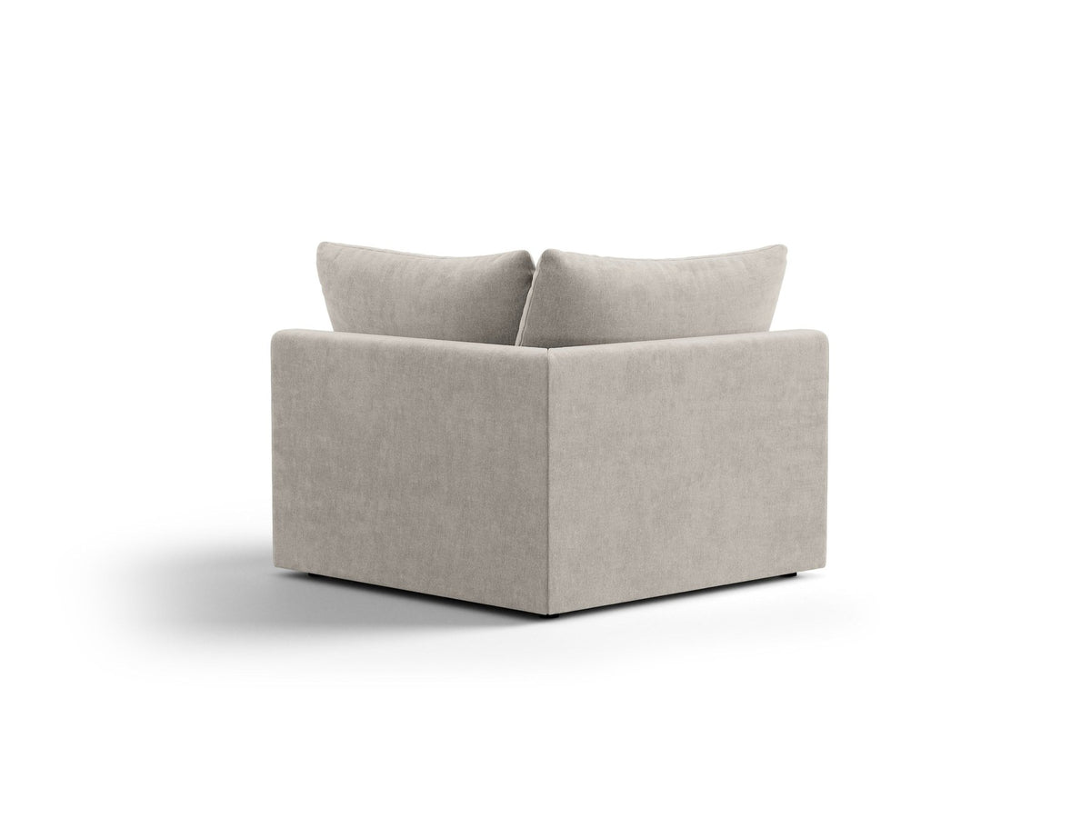 Eckmodul des Bloom Sofas von Micadoni in leichtem Beige, Bezug aus Casino Velours-Stoff, schwarze Kunststoffbeine, gepolsterte Rückenlehne.