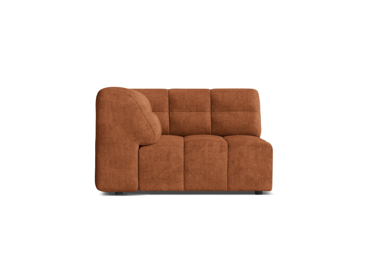 Eckmodul eines modularen Sofas in leichtem Beige mit Chenille-Bezug Eden, schwarzen Kunststoffbeinen und niedriger Rückenlehne.