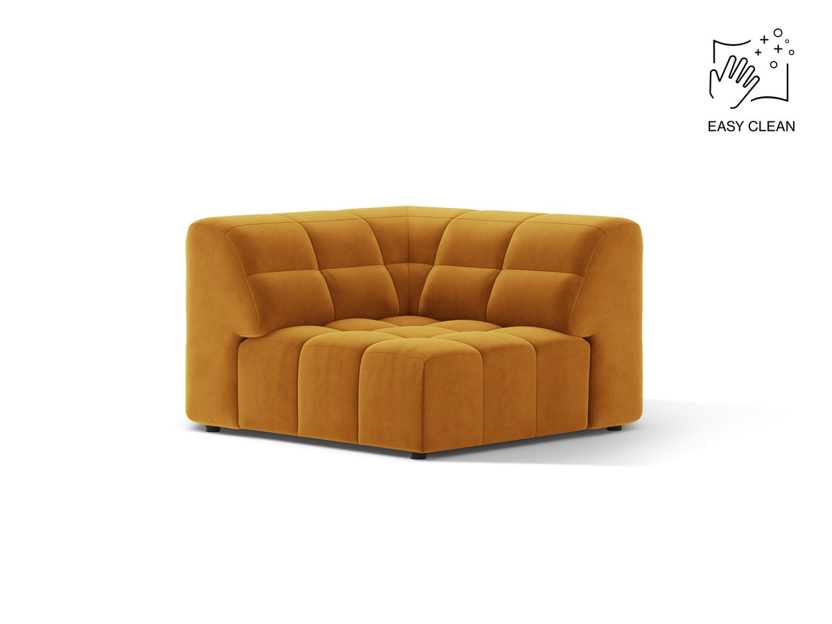 Eckmodul eines modularen Sofas in leichtem Beige mit Chenille-Bezug Eden, schwarzen Kunststoffbeinen und niedriger Rückenlehne.