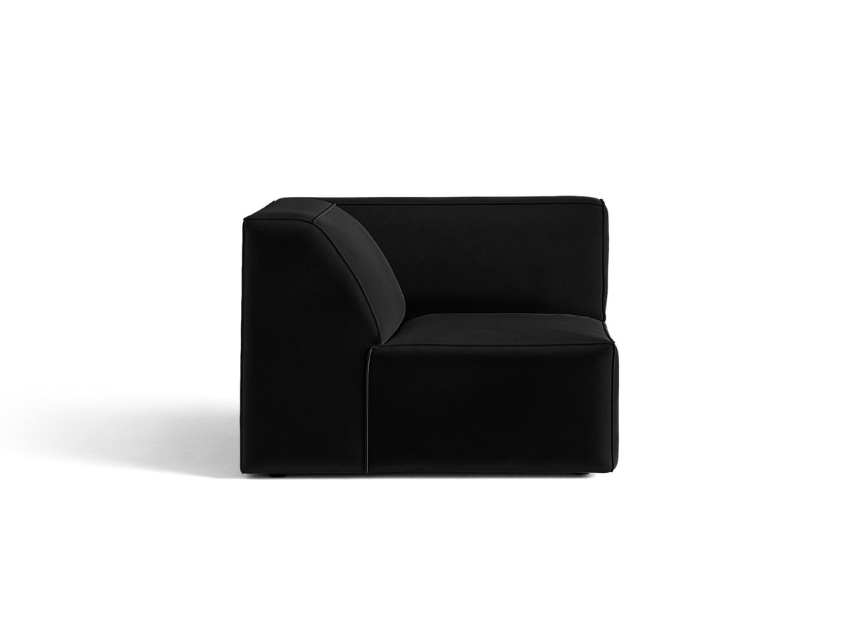 Eckmodul Jodie von Micadoni in leichtem Beige, Venus-Samtstoff, schwarze Kunststoffbeine, Teil eines modularen Sofasystems.