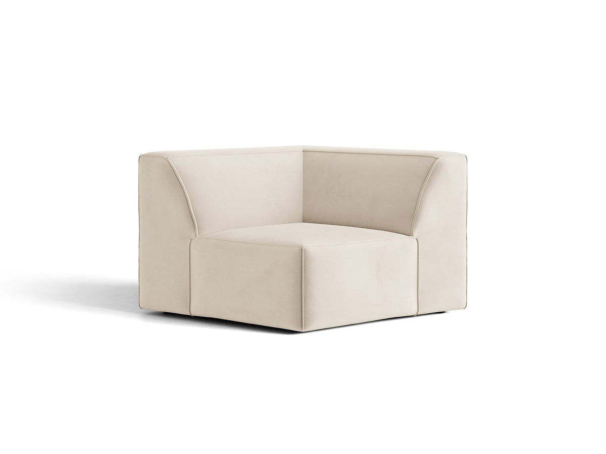Eckmodul Jodie von Micadoni in leichtem Beige, Venus-Samtstoff, schwarze Kunststoffbeine, Teil eines modularen Sofasystems.