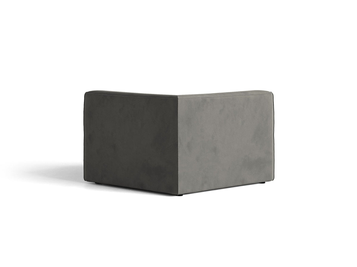 Eckmodul Jodie von Micadoni in leichtem Beige, Venus-Samtstoff, schwarze Kunststoffbeine, Teil eines modularen Sofasystems.